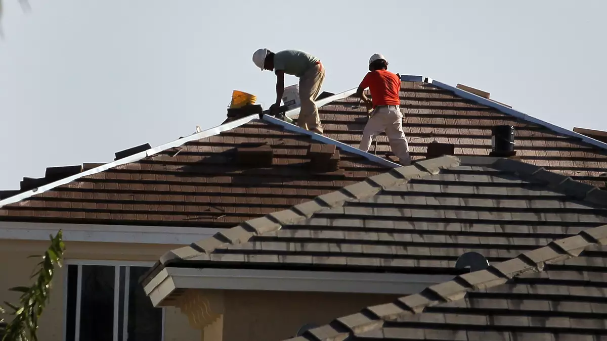 commercial vs residential roofing